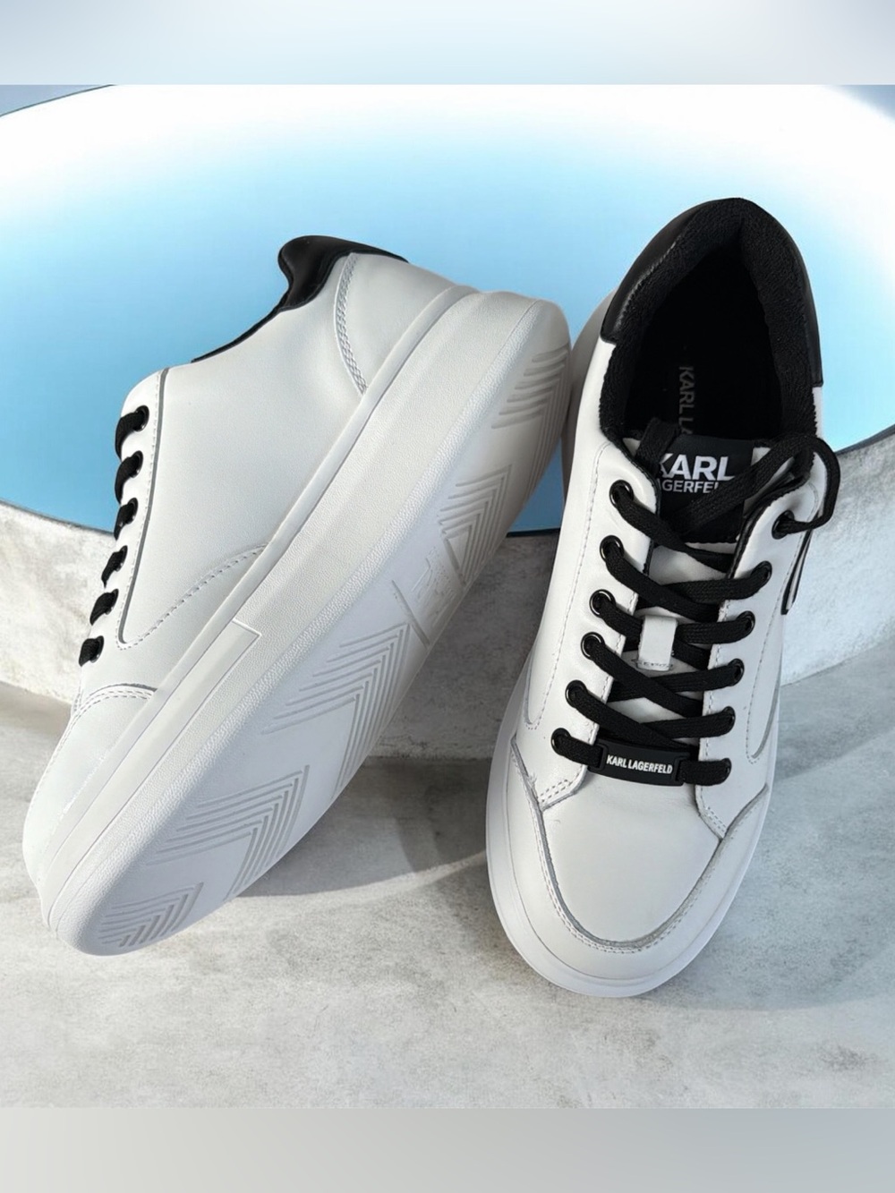 💙💙💙 KARLIE KARL HEAD WHITE LEATHER SNEAKERS SIZE 8